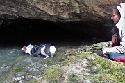 87 Da questa cavita  sgorga l'Enna ..ben carico d'acqua! 